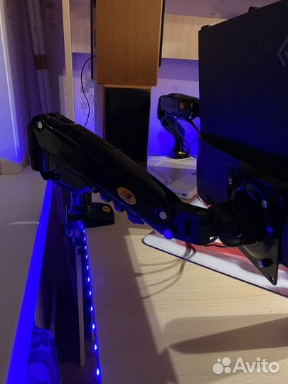 Кронштейн для монитора