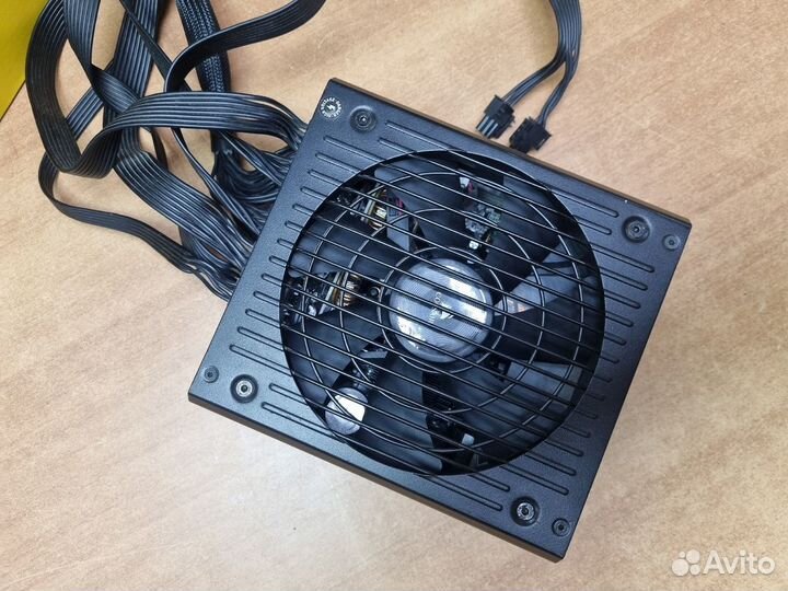 Блок питания Corsair RM750 CP-9020195-EU