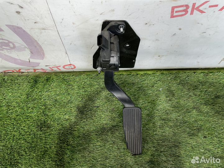 Педаль газа Dodge Nitro 2011