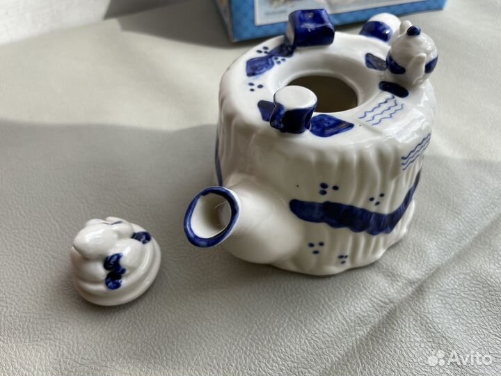 Чайник сувенирный фарфор