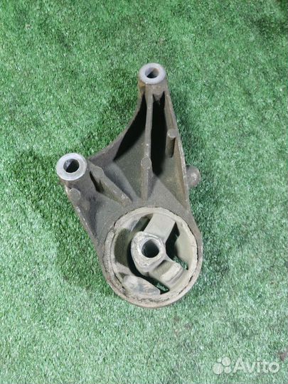 Опора двигателя передняя Opel Astra H