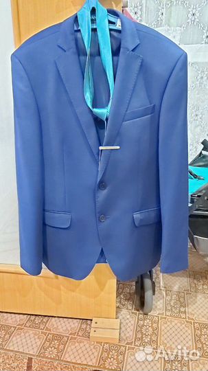 Продам костюм