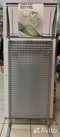 Полка, стойка с крючками