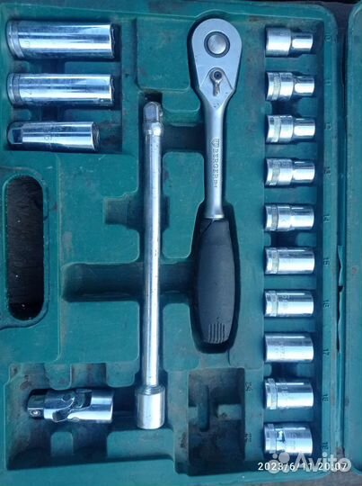 Набор ключей и головок