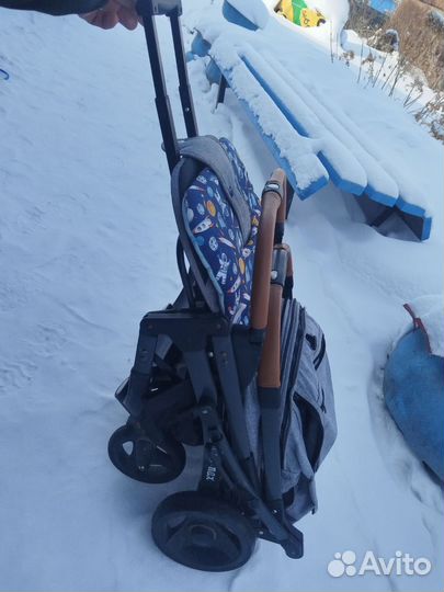 Прогулочная коляска трость