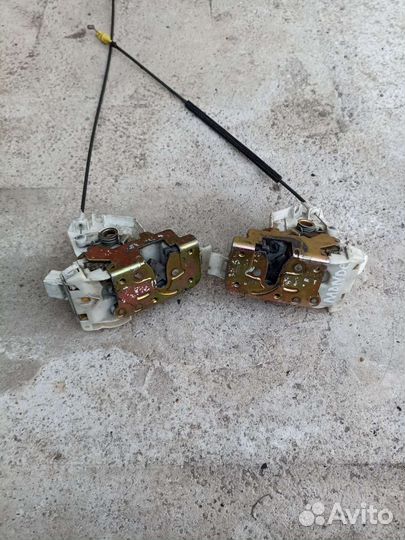 Ford Mondeo 3 передний дверной замок