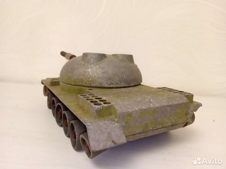 Металлический танк СССР