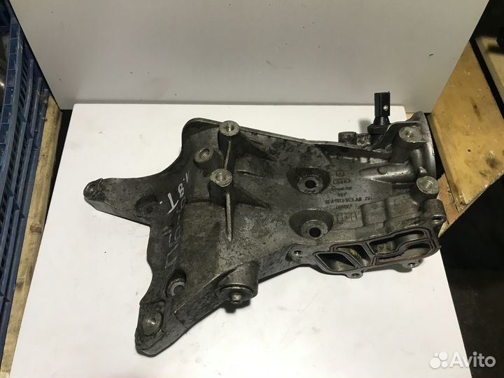 Кронштейн генератора Volkswagen Passat B6