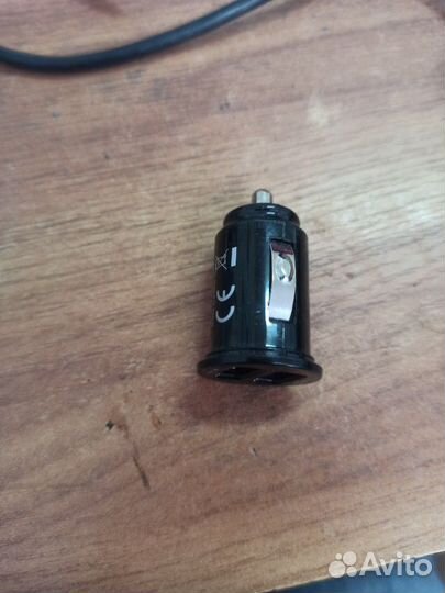 Автомобильное зарядное устройство для телефона
