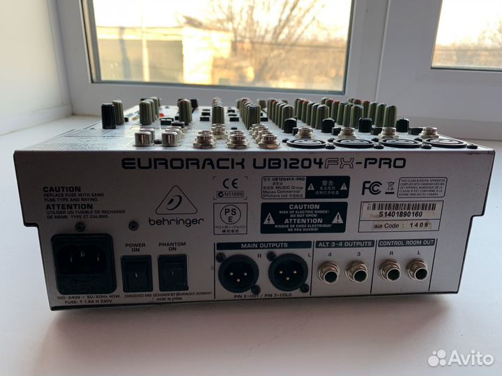 Микшерный пульт Behringer UB1204FX-PRO Eurorack
