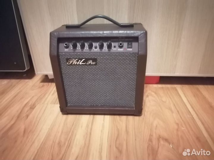 Гитарный комбоусилитель