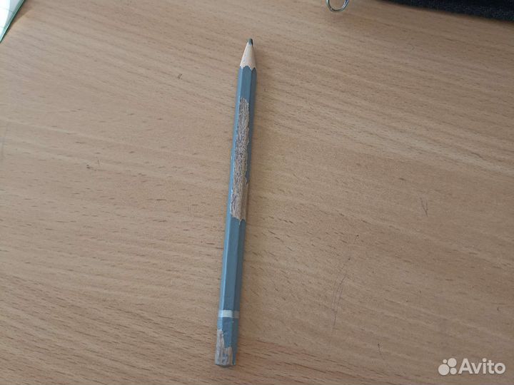 Карандаш девочки Уэнсдей