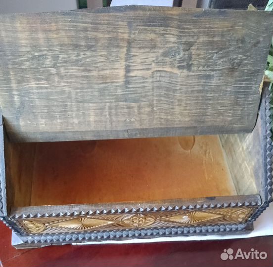 Сундучок резной деревянный