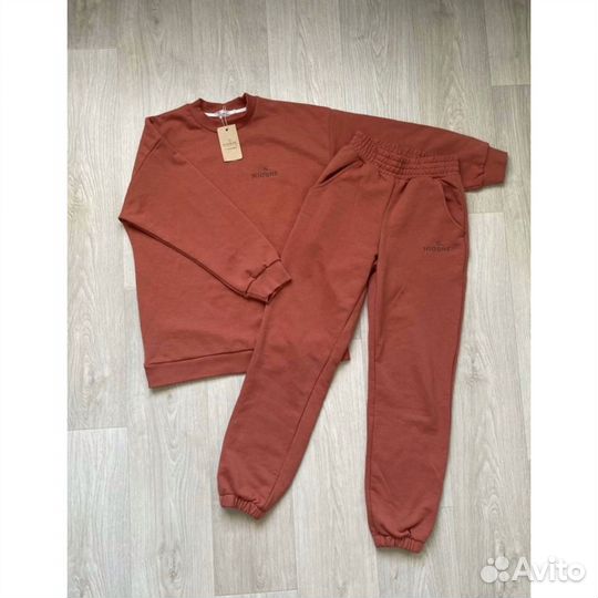 Спортивный костюм из футера свободного кроя