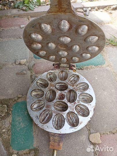 Орешница много орехов СССР форма металл печенье