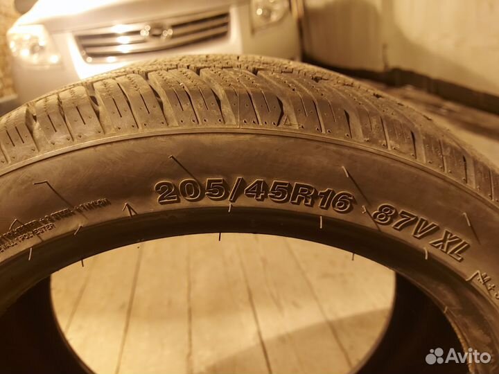 Zmax Winterhawke II 205/45 R16