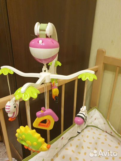 Мобиль на кроватку жирафики