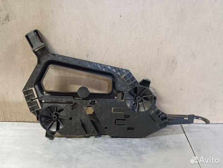 Кронштейн фары правый Skoda Octavia 2 А5 2004-2013