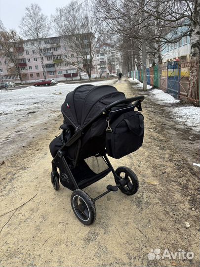 Прогулочная коляска с надувными колесами