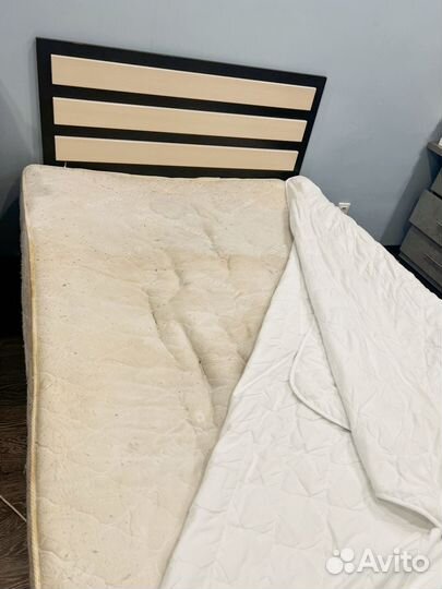 Кровать двухспальная с матрасом