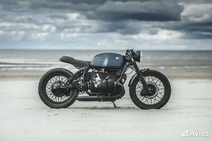 BMW r100 Cafe Racer с человеком