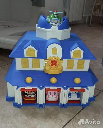Игрушки. Игровой набор Robocar Poli гараж, машинки