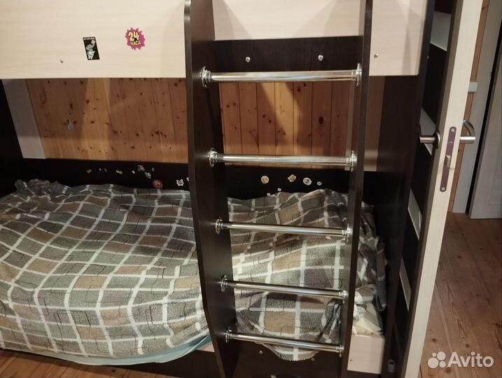 Двухъярусная кровать