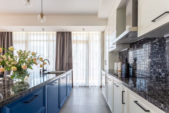 3-к. квартира, 110 м², 6/10 эт.