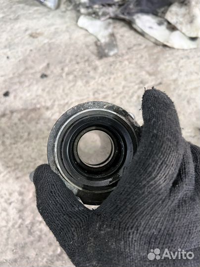 Крепление правого привода Бмв g30 520d Xdrive