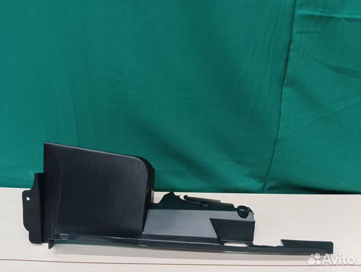 Дефлектор радиатора правый Grand Cherokee вк2 2010