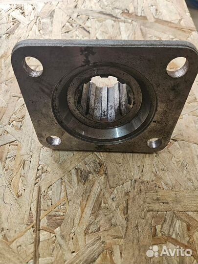 Фланец кпп камаз (квадр.) 14-1701240