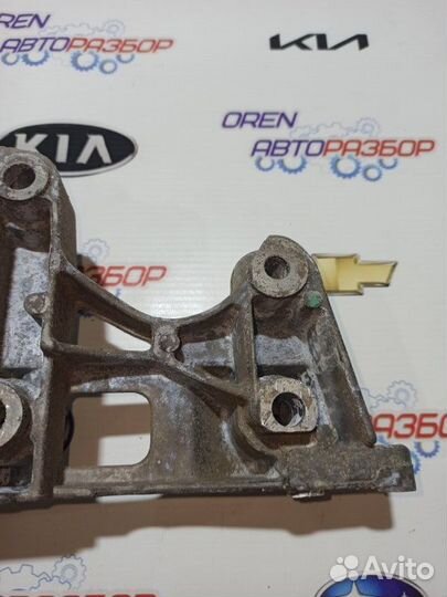 Кронштейн генератора Skoda Octavia A5 1.6 BSE 2013