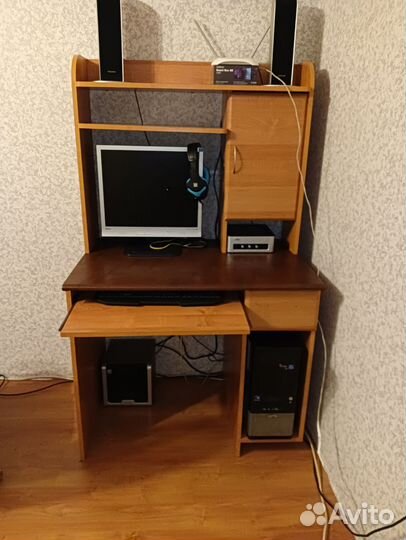 Компьютерный стол