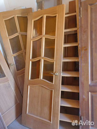 Дверь, уличные туалеты, будки, скворечник и т.д