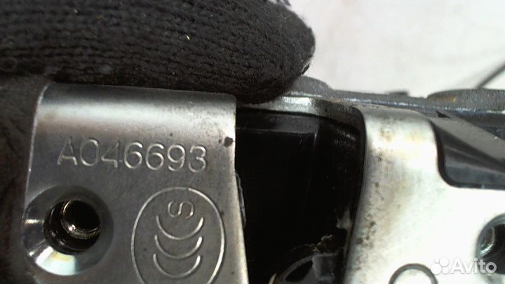 Замок двери Toyota Tundra, 2009