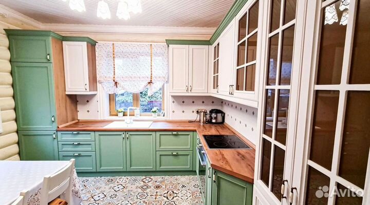 Угловая кухня в классике на заказ