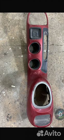 Консоль центральная на Nissan juke