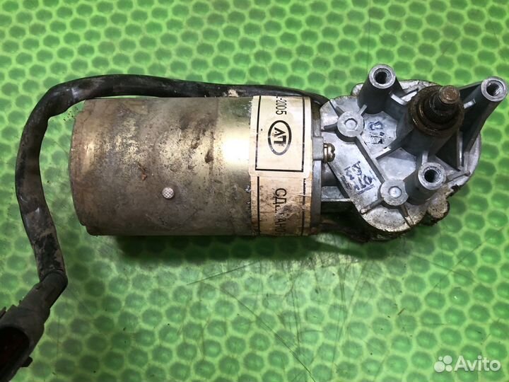 Передний моторчик дворников priora