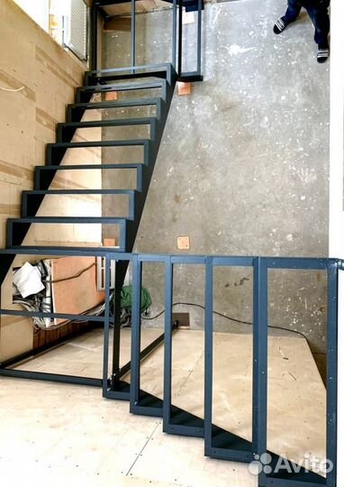 Лестницы г-образные