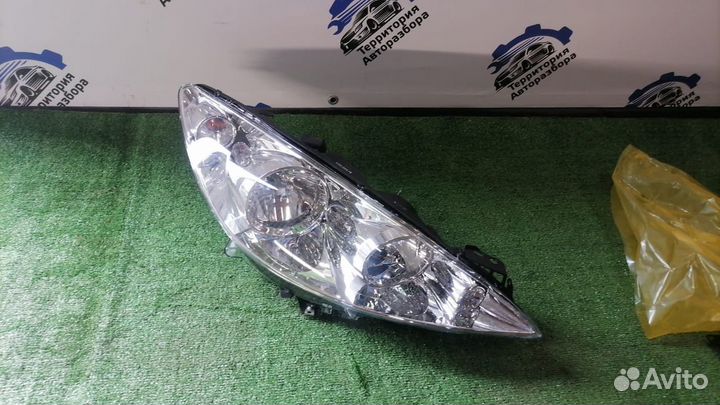 Фара передняя правая Peugeot 308