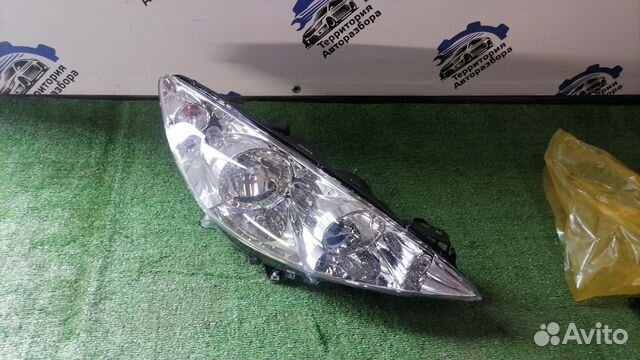 Фара передняя правая Peugeot 308