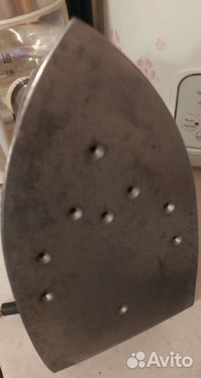 Утюг. В рабочем состоянии