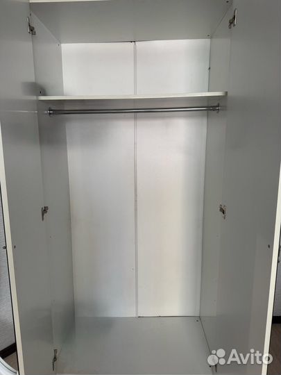 Шкаф и комод с зеркалом