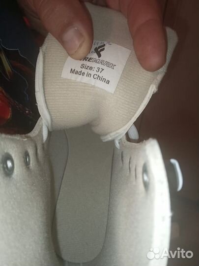 Продаются женские коньки