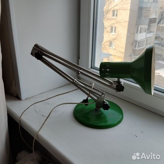 Настольная лампа