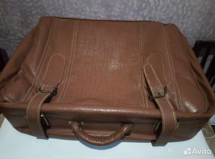 Чемодан советских времен. кожа