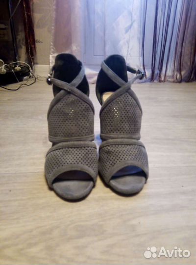 Босоножки женские