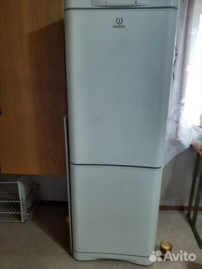 Холодильник бу Indesit