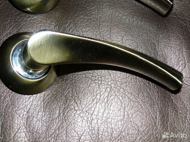 Дверные ручки и дверные замки