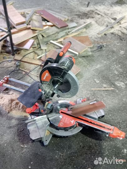 Торцовочная пила с Протяжкой Komiya д 255